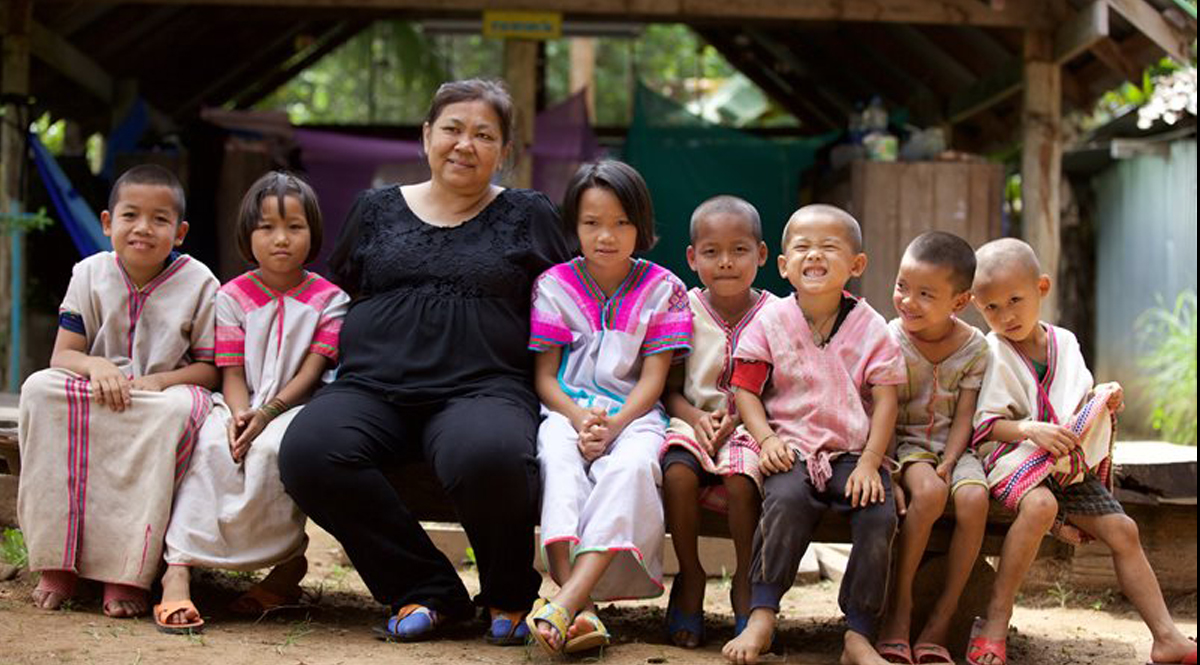 เขียนถึง “ครูผู้เสียสละในป่าใหญ่” – จากความทรงจำของ ศศิน เฉลิมลาภ