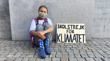 'เกรต้า ธันเบิร์ก' นักเคลื่อนไหวด้านสภาพอากาศ เปิดตัวหนังสือ ‘The Climate Book’