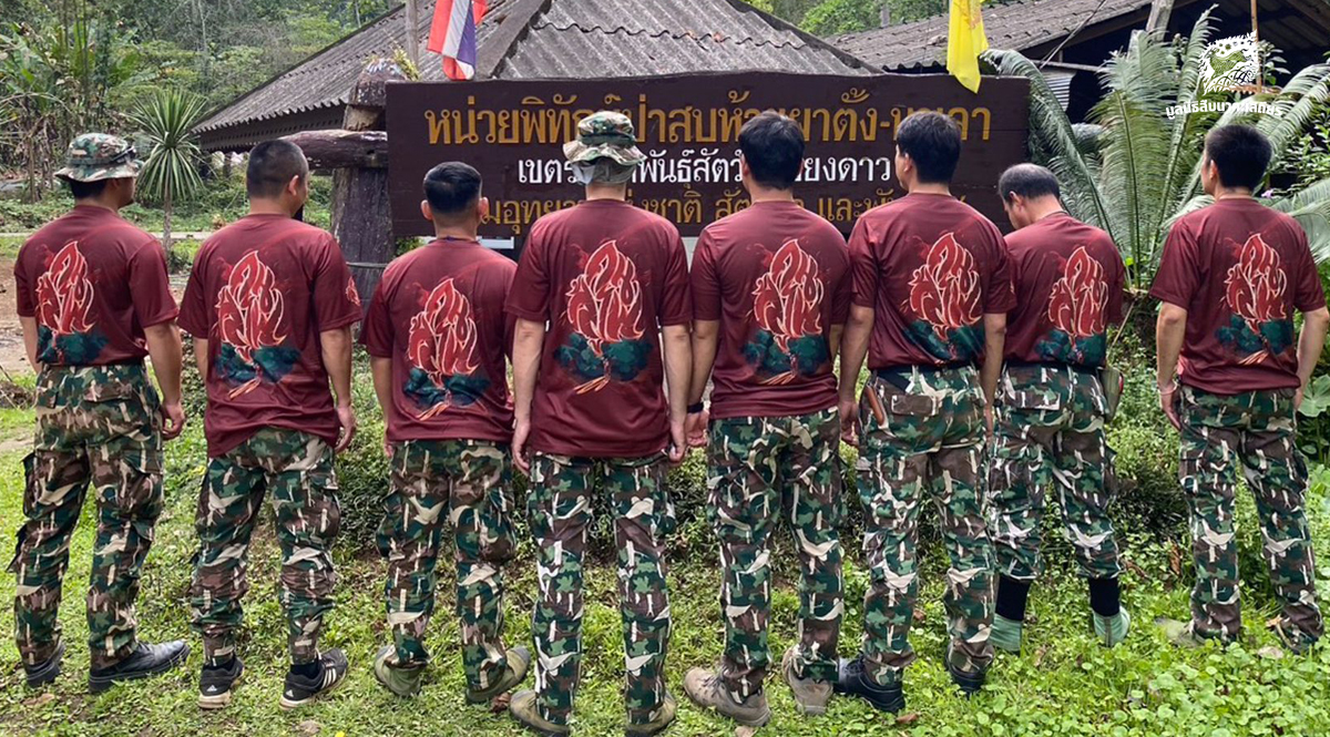 ส่งมอบเสื้อ “คนสู้ไฟ” กับแคมเปญพิเศษ เพื่อผู้พิทักษ์ป่า