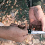 ส่งมอบ ‘มีดพับ’ จากอาจารย์เสกสรรค์ ประเสริฐกุล สู่ผู้พิทักษ์ป่า เขตรักษาพันธุ์สัตว์ป่าห้วยขาเเข้ง